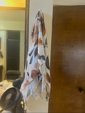 Cinthia Crowley Floral  Scarf - floral neutral